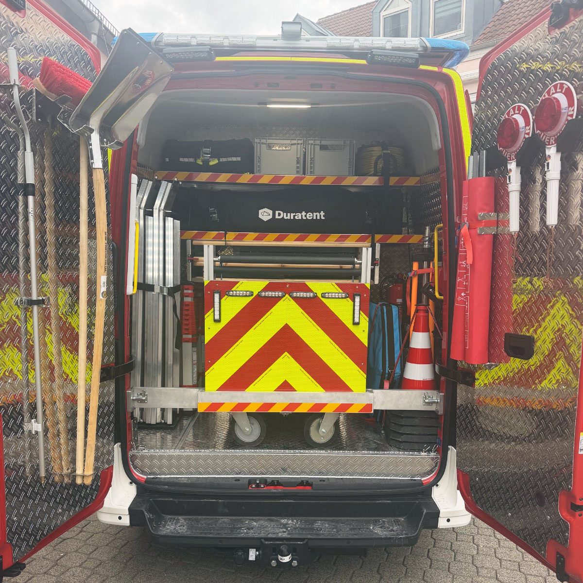 Der Geräteraum des MZF der Feuerwehr Euerbach.